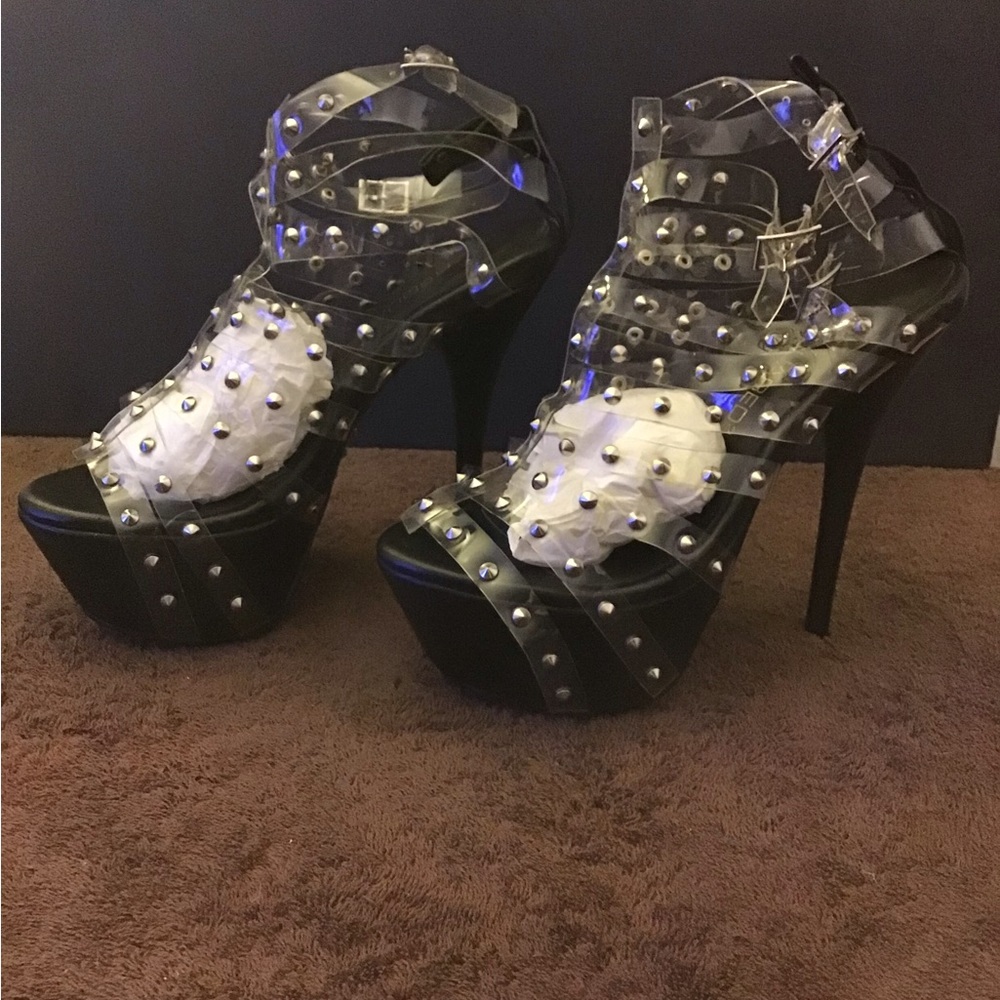 SOLD SOLD SOLD 🤗Baddy Bold Black Sandals 🤗❣️